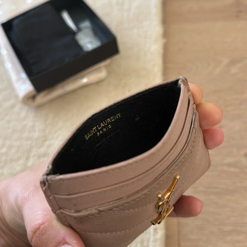 Saint Laurent Cassandre Matelasse Card Case in Lambskin in pink - Picture 9 of 10